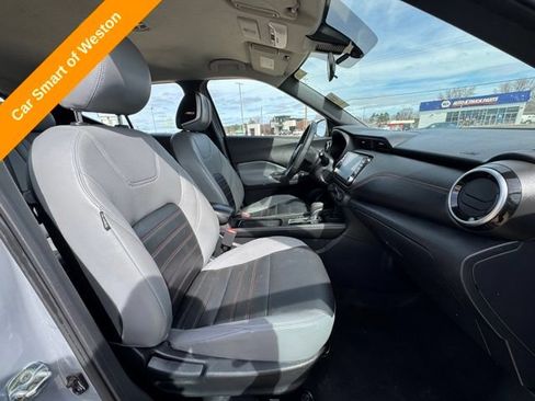 Used 2023 Nissan Kicks SR w/ SR Premium Package FWD image 12