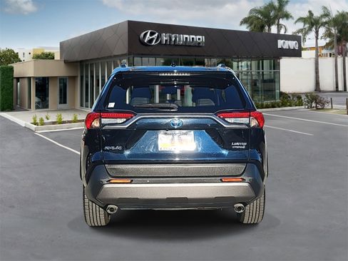 Used 2019 Toyota RAV4 Limited image 4