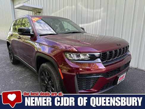 Used 2026 Jeep Grand Cherokee Altitude AWD/4WD image 1