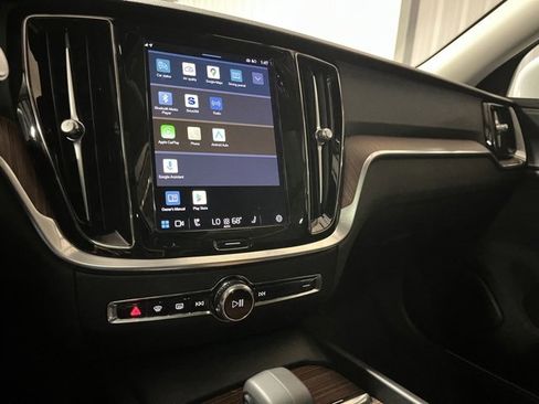 Used 2024 Volvo V60 B5 Cross Country Plus image 17