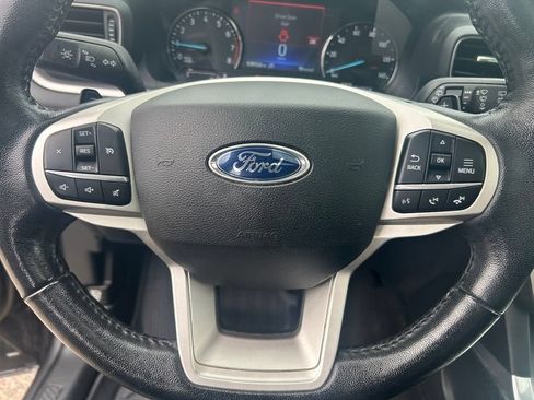 Used 2020 Ford Explorer XLT w/ Equipment Group 202A AWD/4WD image 17