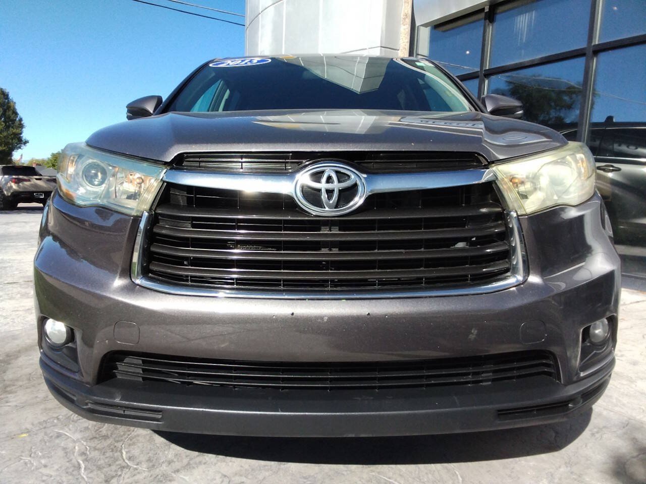 Used 2015 Toyota Highlander Plus FWD image 2
