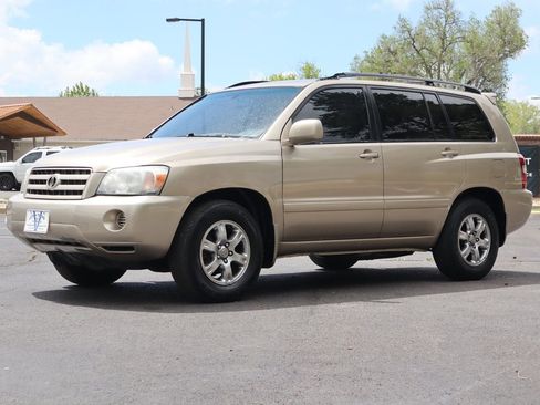 Used 2005 Toyota Highlander 2WD V6 w/ 3rd Row image 11