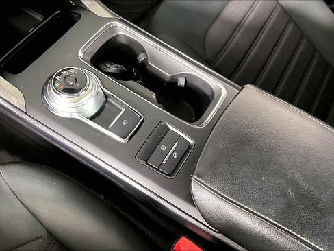 Used 2020 Ford Fusion SE FWD image 15