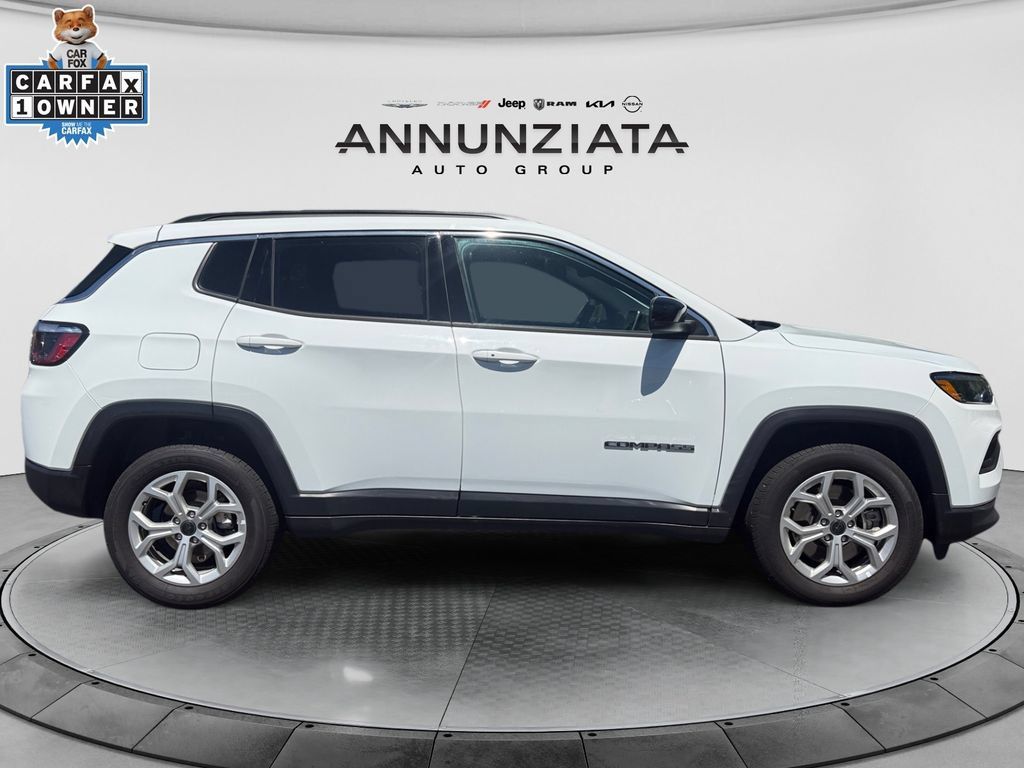 Used 2025 Jeep Compass Latitude AWD/4WD image 6