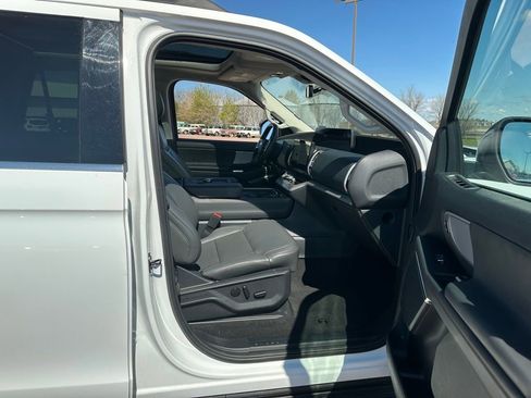 Used 2025 Ford Expedition Active AWD/4WD image 30