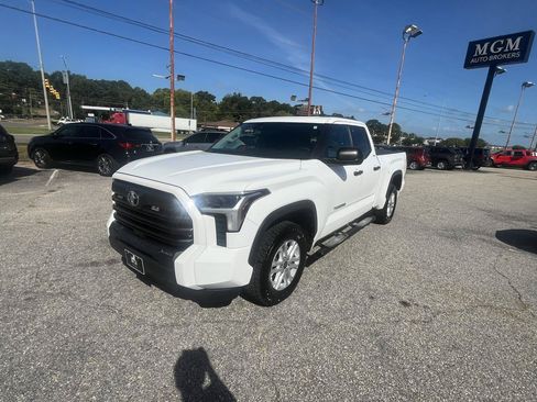 Used 2022 Toyota Tundra SR5 AWD/4WD image 7
