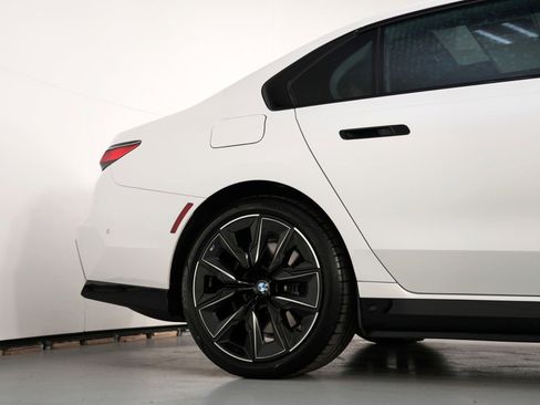 Used 2023 BMW i7 xDrive60 w/ Executive Package 2 image 70