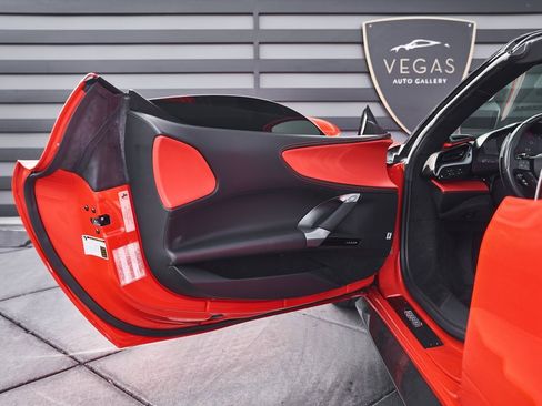 Used 2022 Ferrari SF90 Spider image 37