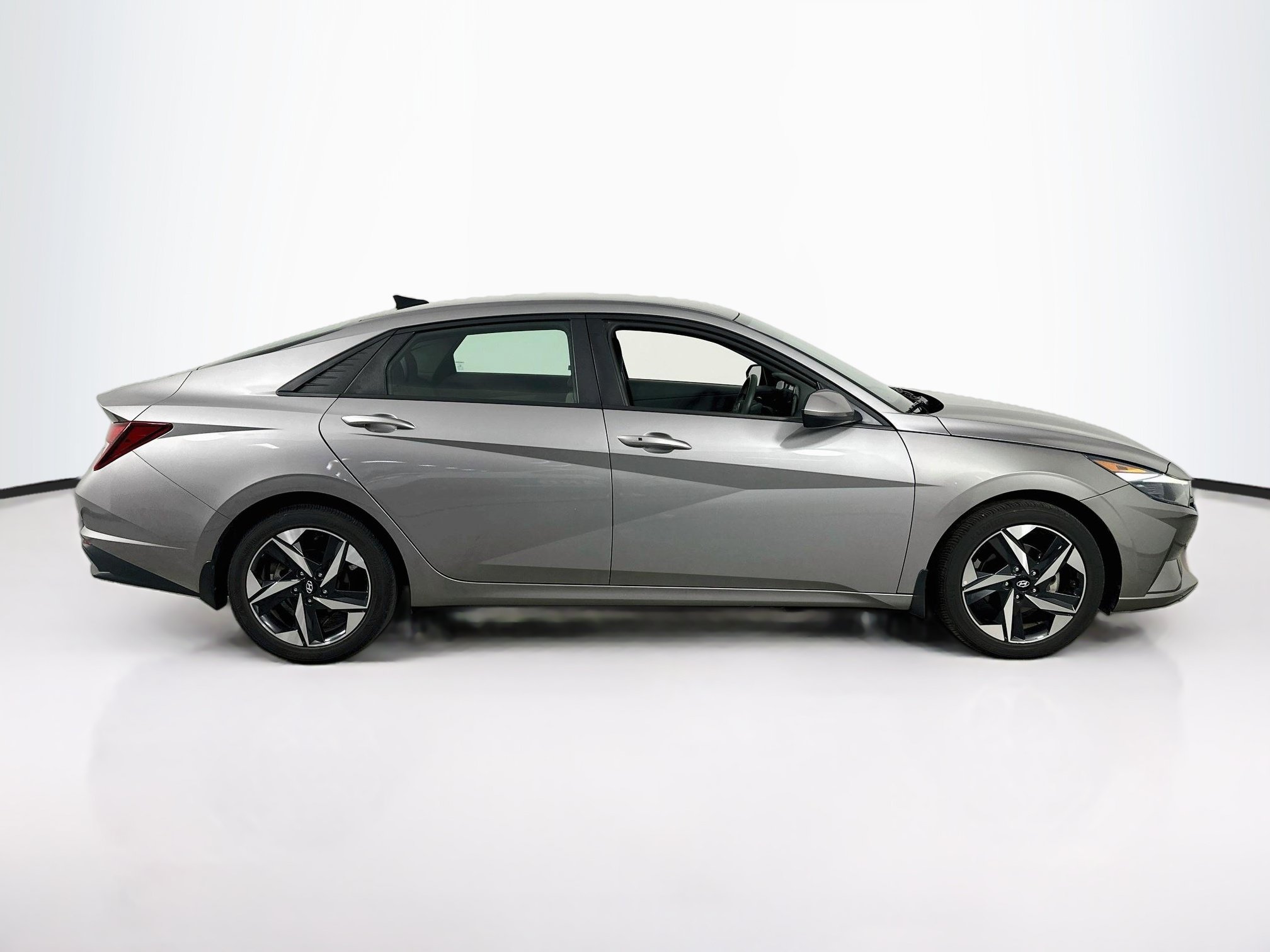 Used 2023 Hyundai Elantra SEL w/ Convenience Package FWD image 4