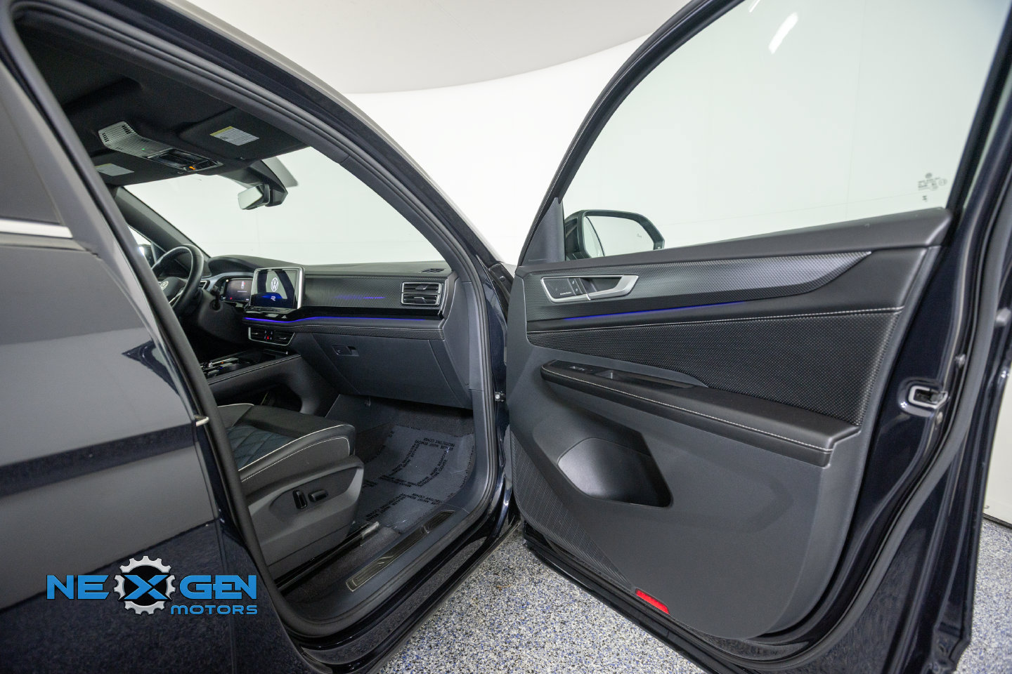 Used 2024 Volkswagen Atlas Cross Sport SEL Premium R-Line AWD/4WD image 41