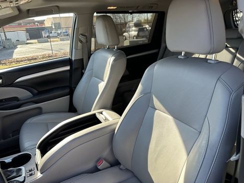 Used 2016 Toyota Highlander XLE image 8