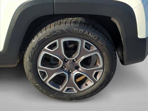 Used 2016 Jeep Renegade Limited image 22