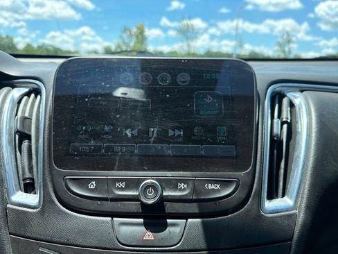 Used 2018 Chevrolet Malibu LT w/ Leather Package FWD image 25