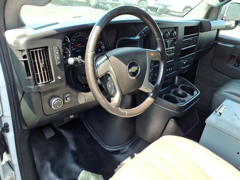 Used 2018 Chevrolet Express 3500 Extended w/ Driver Convenience Package RWD image 16