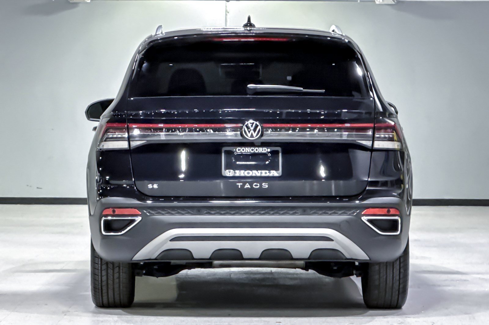 Used 2025 Volkswagen Taos SE FWD image 10