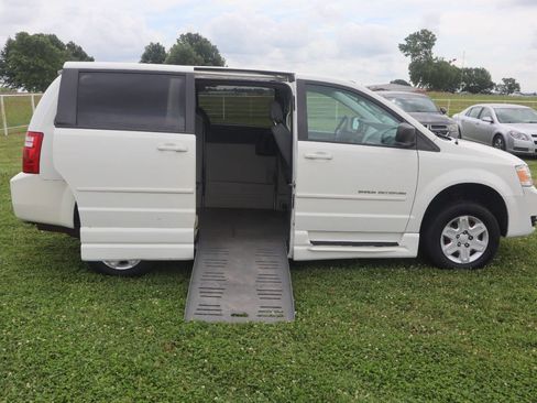 Used 2010 Dodge Grand Caravan SE w/ Popular Equipment Group FWD image 14