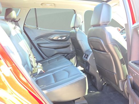 Used 2022 GMC Terrain SLT w/ Elevation Edition FWD image 15