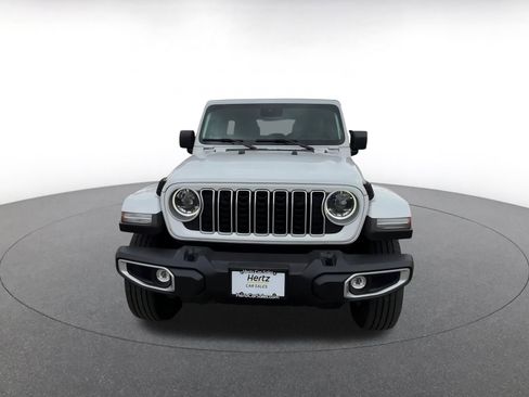 Used 2025 Jeep Wrangler Sahara image 4