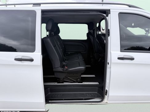 Used 2018 Mercedes-Benz Metris Passenger image 36