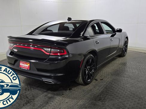 Used 2016 Dodge Charger SXT w/ Blacktop Package image 7