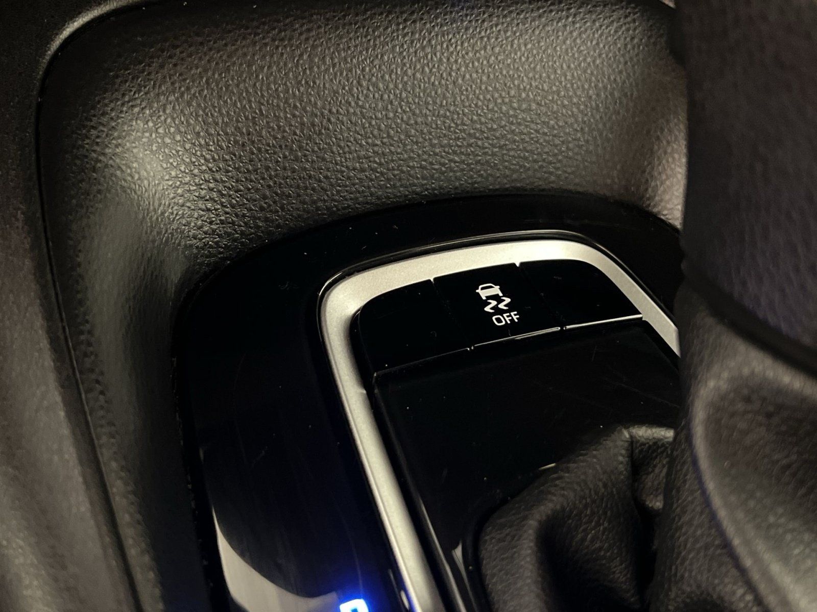 Used 2025 Toyota Corolla LE FWD image 33