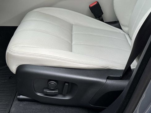 Used 2023 Land Rover Range Rover Velar S image 21