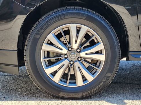 Used 2017 Nissan Pathfinder SV AWD/4WD image 9