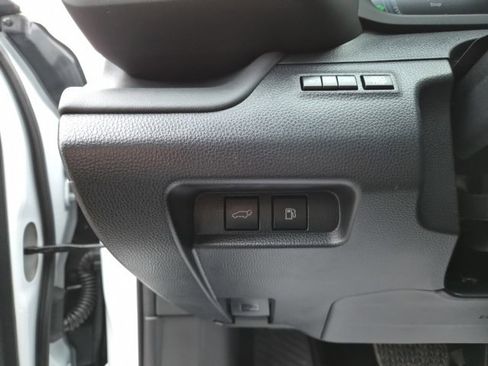 Used 2025 Toyota Crown Signia w/ Advanced Technology Package image 19