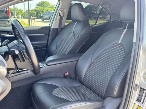 Used 2020 Toyota Camry SE w/ Convenience Package FWD image 21