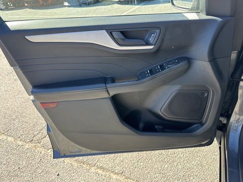 Used 2022 Ford Escape SE w/ SE Sport Appearance Package image 26