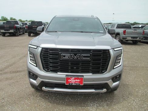 New 2026 GMC Yukon XL Denali w/ Denali Reserve Package AWD/4WD image 10