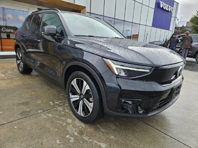 Used 2023 Volvo XC40 Recharge Plus w/ Protection Package Premier AWD/4WD image 3