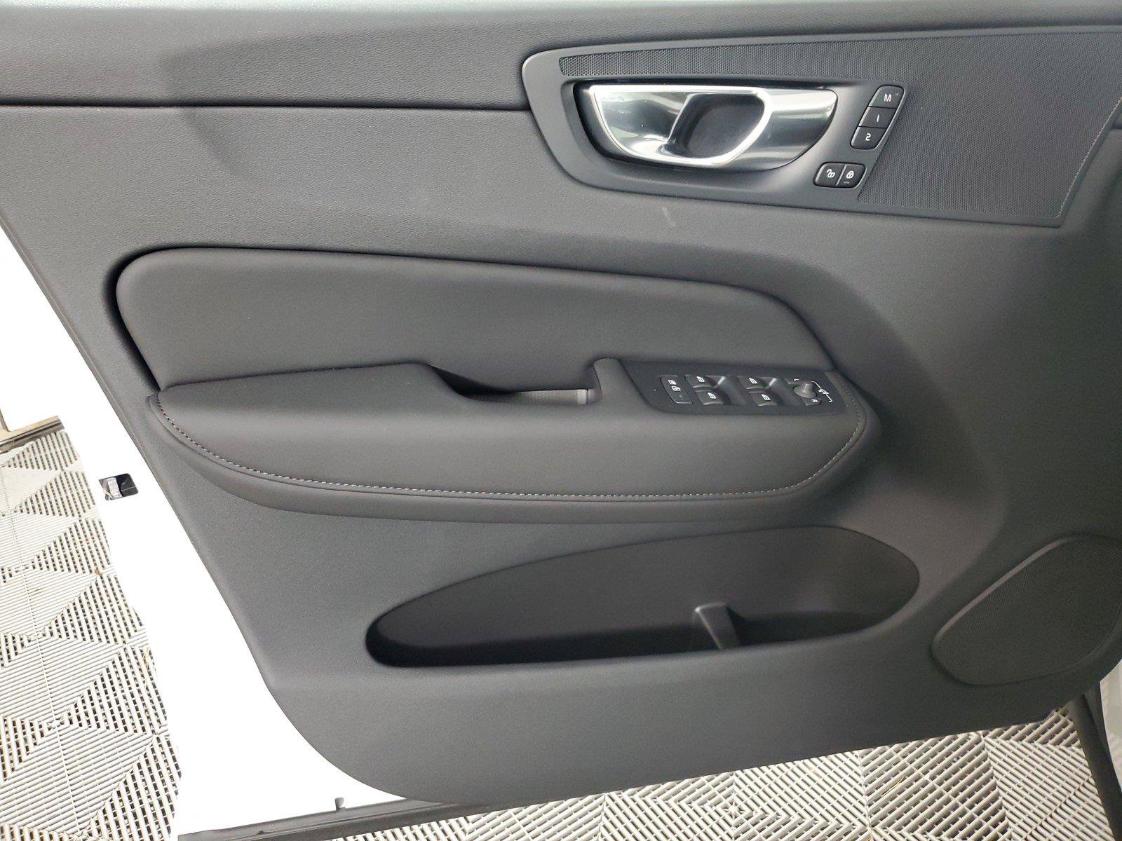 New 2027 Volvo XC60 B5 Core AWD/4WD image 19