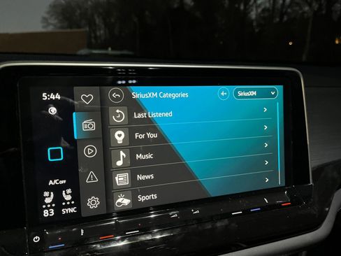 Used 2025 Volkswagen Atlas Cross Sport SE image 21