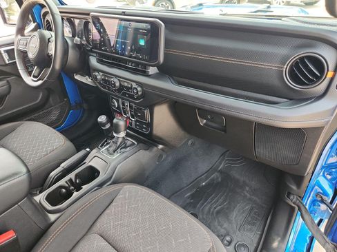 Used 2024 Jeep Gladiator Mojave w/ Convenience Group AWD/4WD image 28
