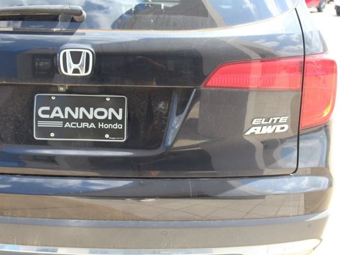 Used 2017 Honda Pilot Elite image 4