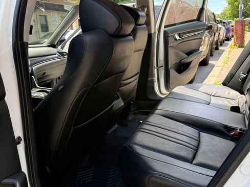 Used 2018 Honda Accord Touring image 8