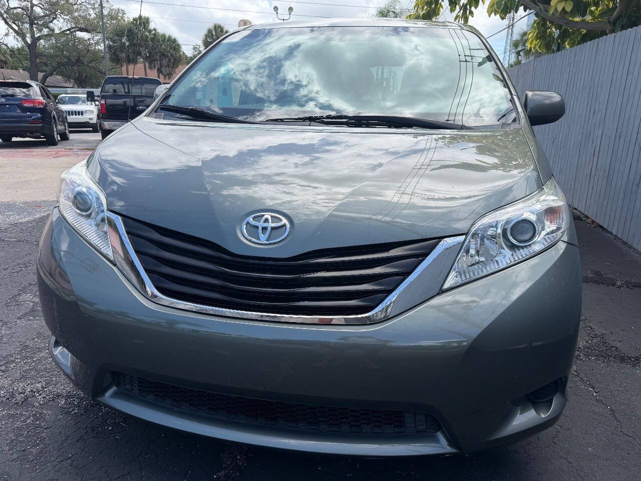 Used 2014 Toyota Sienna LE AWD/4WD image 10