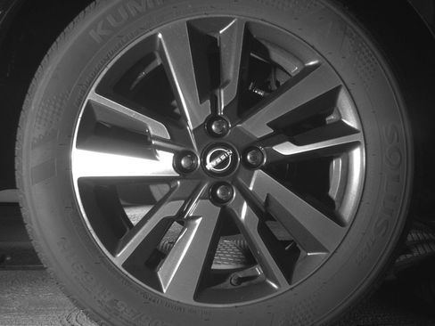 Used 2025 Nissan Versa SV FWD image 15