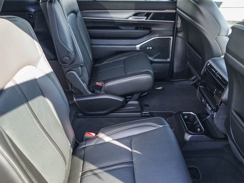 New 2026 Jeep Grand Wagoneer 4WD image 18