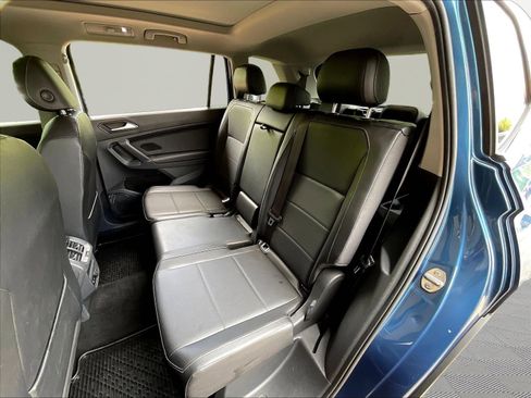 Used 2018 Volkswagen Tiguan SE w/ Panoramic Sunroof Package FWD image 21