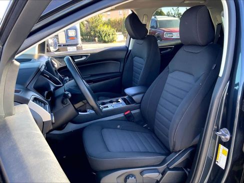 Certified 2024 Ford Edge SE w/ Black Appearance Package image 8