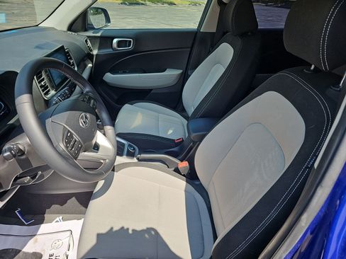 Used 2023 Hyundai Venue SEL FWD image 18