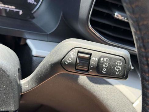 Used 2022 Ford Explorer XLT w/ Equipment Group 202A AWD/4WD image 26