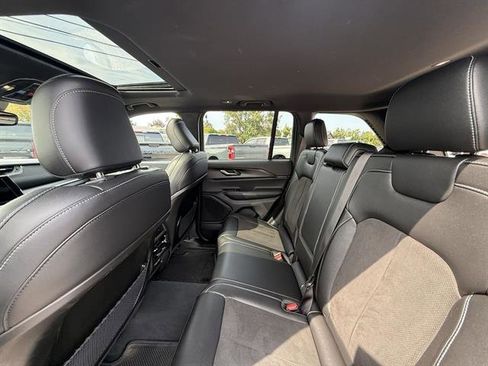 Used 2023 Jeep Grand Cherokee Altitude image 29