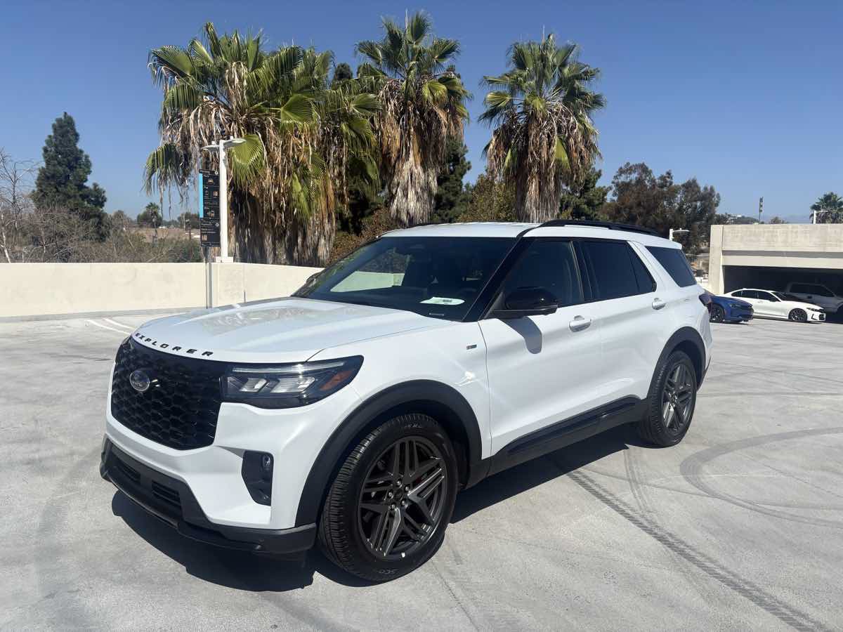 Used 2026 Ford Explorer ST-Line w/ ST-Line Street Pack RWD image 4
