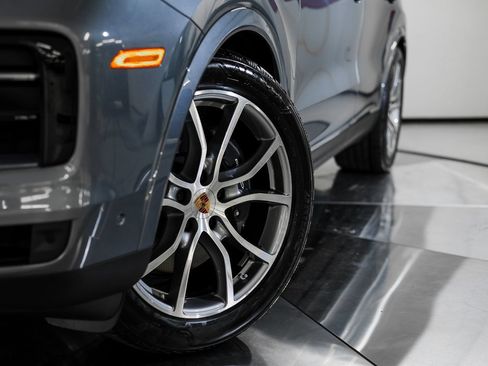 Certified 2026 Porsche Cayenne Coupe AWD/4WD image 11