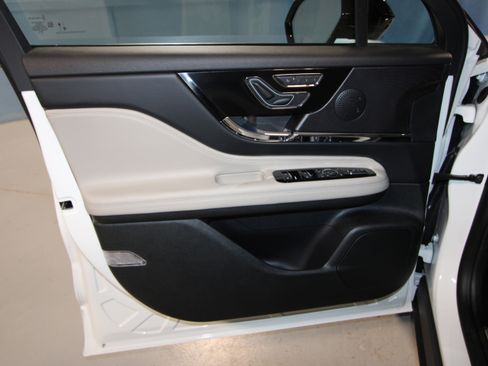 New 2026 Lincoln Corsair Grand Touring image 4