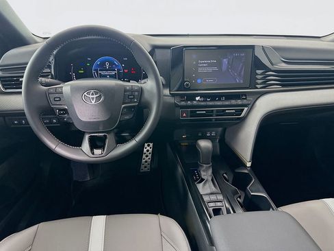 Used 2025 Toyota Camry SE w/ Convenience Package image 22